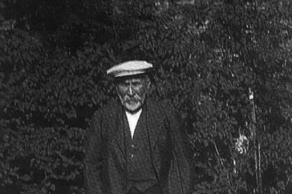 Nepriklausomoje Lietuvoje pirmuoju Panevėžio taikos teisėju buvęs Pranas Dauguvietis – garsios menininkų giminės pradininkas ir pats grožiui nebuvo abejingas: augino rožes, griežė smuiku, mėgo pasivaikščiojimus gamtoje.