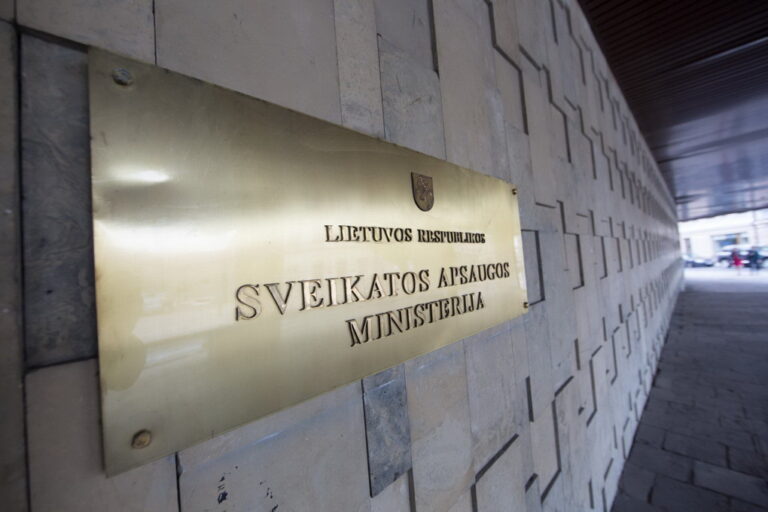 Sveikatos apsaugos ministerijos atstovai skelbia, kad liepą turėtų būti parengta rezervinė visuotinė sistema vakcinuotis nuo COVID-19, kuri veiktų per Išankstinę pacientų registracijos sistemą.