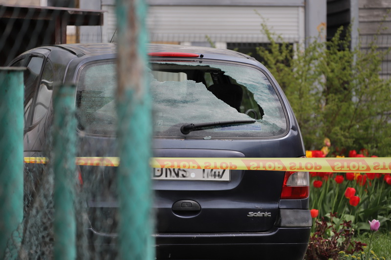 Panevėžio savivaldybei sulaukus nuostolių patyrusių ir krentančių betono luitų išsigandusių žmonių skundo, jos atstovai ketvirtadienį patys nuvažiavo į vietą. I. STULGAITĖS-KRIUKIENĖS nuotr.