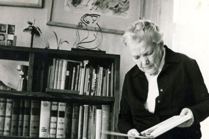 Panevėžyje tarpukariu parašytas, bibliografine retenybe tapęs romanas bei nė karto nespausdinti eilėraščiai sugulė į taip pat Panevėžyje jau šiais laikais išleistas Bronės Buivydaitės knygas. Talentingos rašytojos ir poetės gyvenimas nelepino: romanas tarpukariu sukėlė ažiotažą, sovietmečiu teko iškęsti vyro tremtį, o senatvė atėmė regėjimo šviesą.