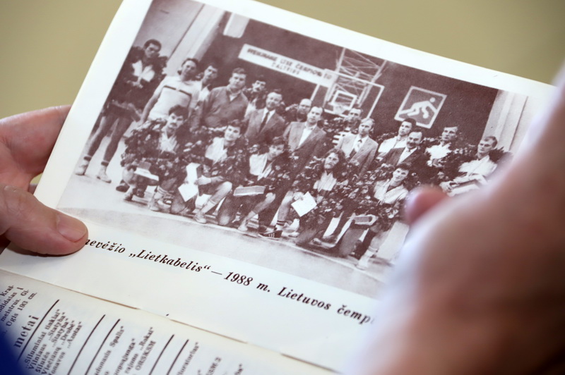 Auksiniai „Lietkabelio“ metai, kai jo žaidėjai pelnė Lietuvos čempionų medalius. I. STULGAITĖS-KRIUKIENĖS nuotr.