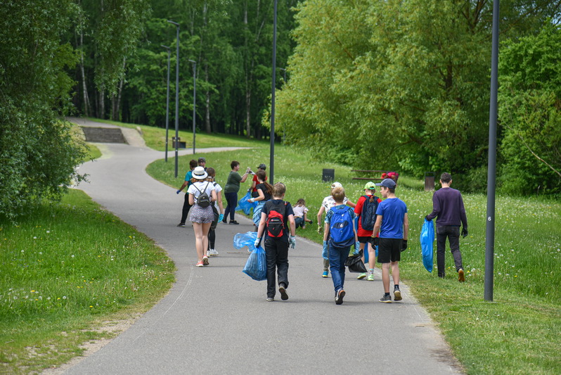 Akcijos dalyviai pastebi, kad Nevėžis ir jo pakrantės kasmet darosi švaresnės. P. ŽIDONIO nuotr.