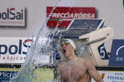 Panevėžį svilinant tropiniams karščiams, dar didesnę karščio ir emocijų bangą praėjusį savaitgalį sukėlė panevėžiečio plaukiko Alekso Savicko startas Romoje vykusiame Europos jaunių plaukimo čempionate. Per dvi dienas Aleksas tapo Europos jaunių plaukimo vicečempionu, pagerino asmeninius rekordus ir galingais yriais iškovojo aukso medalį bei čempiono titulą.