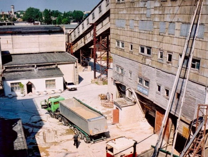 1961-aisiais pradėjusi veikti gamykla dar pati nebuvo baigta, o turėjo tenkinti milžinišką betono skiedinio poreikį augančiame mieste. ARCHYVŲ nuotr.