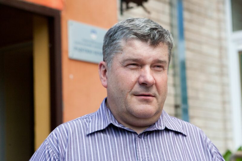 Paįstrio seniūnijos seniūnas Virginijus Šležas teigia turėjęs ir vadinamųjų vipinių atidirbinėtojų, kuriems buvo sugalvota išskirtinių darbų. „SEKUNDĖS“ nuotr.