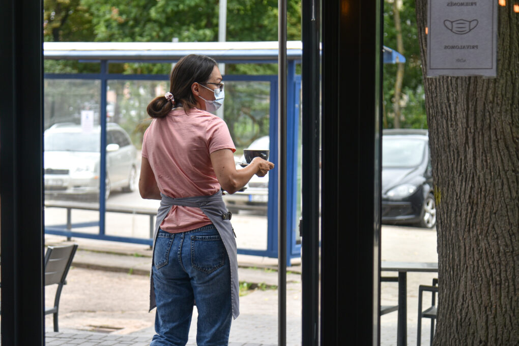 Nepasirūpinusiesiems galimybių pasu nuo šios savaitės vienos paskui kitą užsidaro durys.