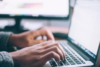 Laisvas žodis – brangus. Tuo tiesiogiai įsitikino panevėžietis Igoris Kuzmickij, kurio komentarai socialiniuose tinkluose lėmė, kad smulkusis verslininkas nebegali savo paslaugų pristatyti daugiau nei 4000 savo klientų internete.