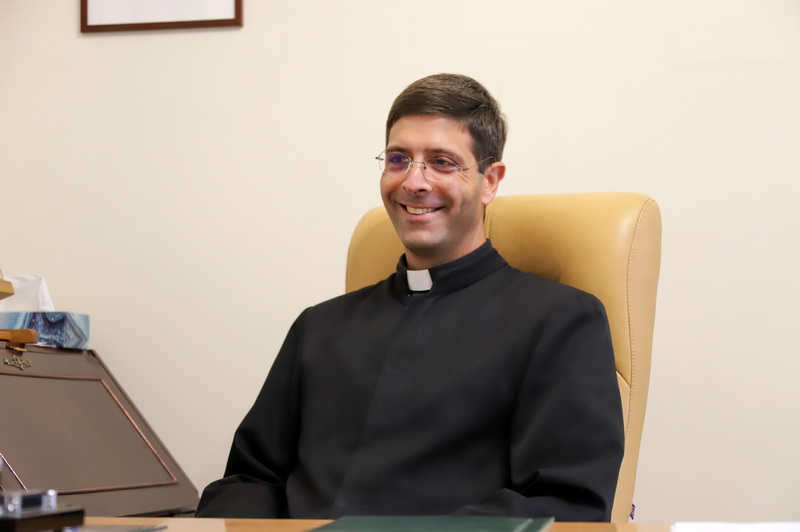 Kunigas Chuanas Markosas Kodutis naujojoje tarnystės vietoje Marijonų koplyčios zakristijoje. I. STULGAITĖS-KRIUKIENĖS nuotr.