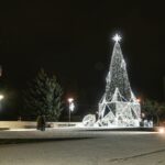 Šiųmetė konkurso miestą papuošti Kalėdoms laimėtoja panevėžiečiams jau pažįstama – prieš porą metų ji puošė deimantinę, modernia įranga padabintą eglę. P. Židonio nuotr.