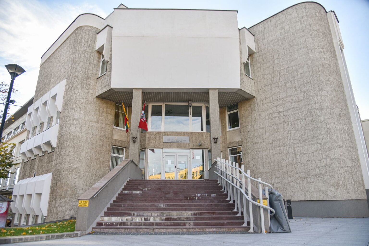 Panevėžio apylinkės teismo Panevėžio rūmai paskelbė griežtą nuosprendį 42 metų panevėžiečiui G. R. Statybos bendrovių direktorius pripažintas kaltu apgaule pasisavinęs 60 tūkst. eurų.