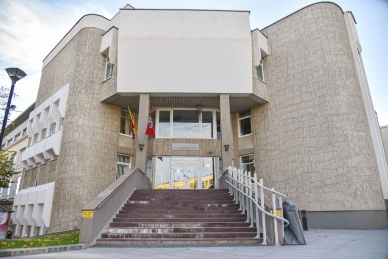 Panevėžio apylinkės teismo Panevėžio rūmai paskelbė griežtą nuosprendį 42 metų panevėžiečiui G. R. Statybos bendrovių direktorius pripažintas kaltu apgaule pasisavinęs 60 tūkst. eurų.