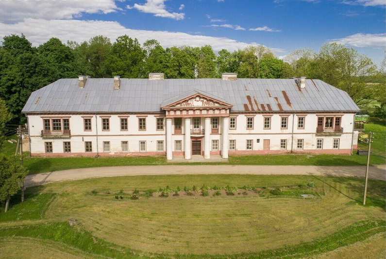 Parduodamu dvaru susidomėjusiems potencialiems pirkėjams labiausiai rūpi, kiek įsigijus tokį paveldą į jį dar teks investuoti (nuotraukoje – Raguvėlės dvaro kompleksas). HAUSITUS nuotr.