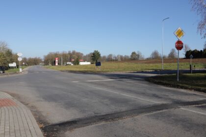 Klastingoje, gausiomis avarijomis, tarp jų ir tragiškomis, garsėjančioje Krekenavos sankryžoje nelaimėms kelią užkirsti bus bandoma greitį ribojančiais kalneliais. Vienas jų įrengtas kelyje, kuriuo nuo Panevėžio atvažiuojama į Krekenavą, antrasis – Pušyno gatvėje, ja lemtingoji sankryža privažiuojama vykstant nuo Vilainių.
