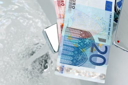 Seimas ir Vyriausybė skelbiasi ieškantys būdų, kaip amortizuoti nuo kitų metų smarkiai didėjančias dujų, elektros ir šilumos kainas gyventojams. Tačiau nerimo signalus jau siunčia ir geriamojo vandens tiekėjai.