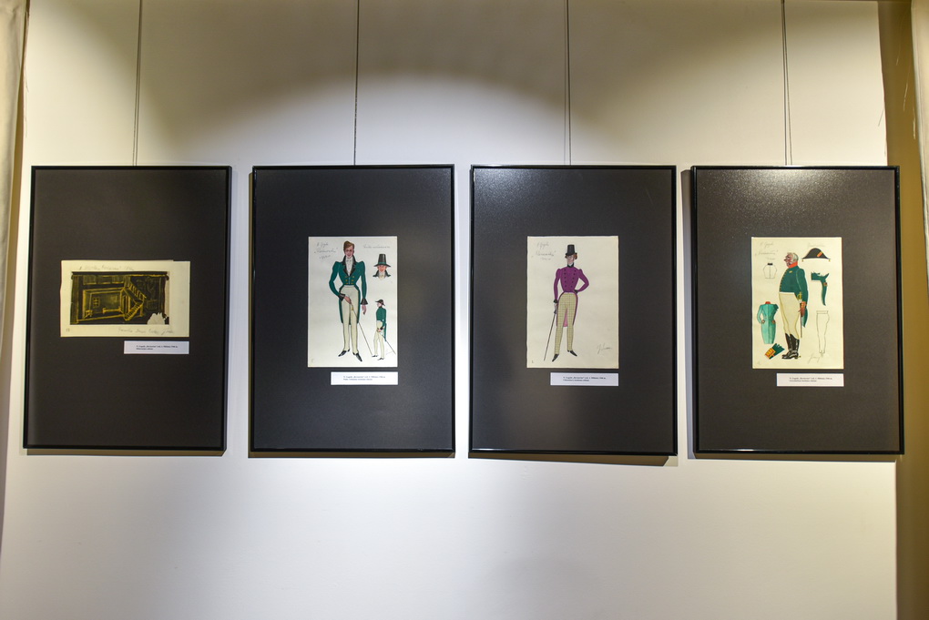 Juozo Miltinio palikimo studijų centre eksponuojami Jono Surkevičiaus scenovaizdžių bei kostiumų eskizai, sukurti Juozo Miltinio vadovaujamo Panevėžio dramos teatro spektakliams nuo 1942-ųjų iki 1949 metų. P. ŽIDONIO nuotr.