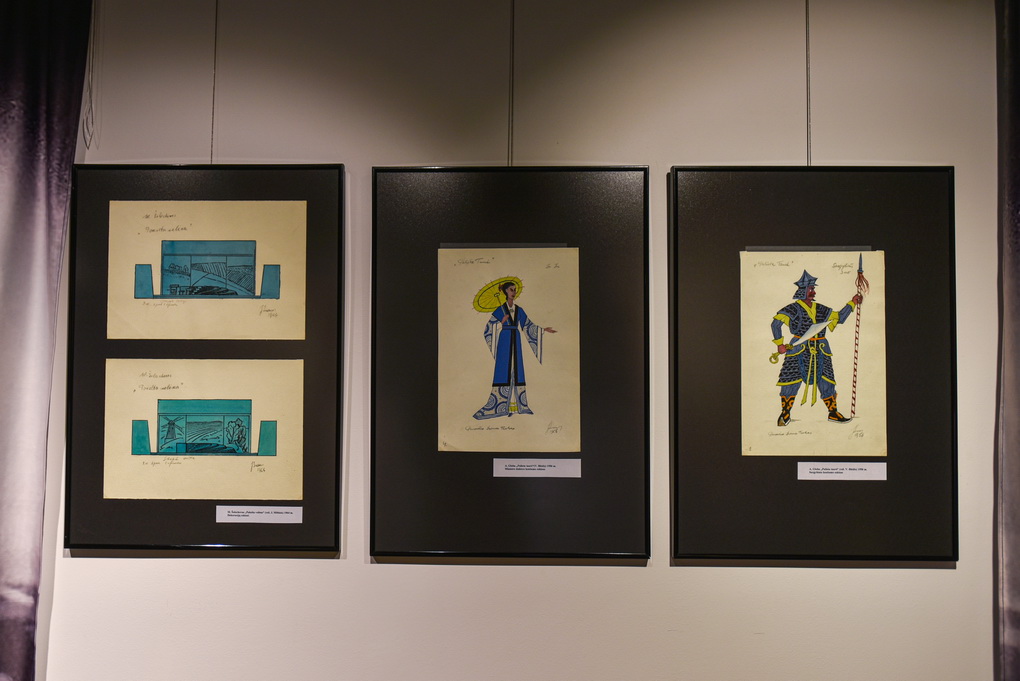 Juozo Miltinio palikimo studijų centre eksponuojami Jono Surkevičiaus scenovaizdžių bei kostiumų eskizai, sukurti Juozo Miltinio vadovaujamo Panevėžio dramos teatro spektakliams nuo 1942-ųjų iki 1949 metų. P. ŽIDONIO nuotr.