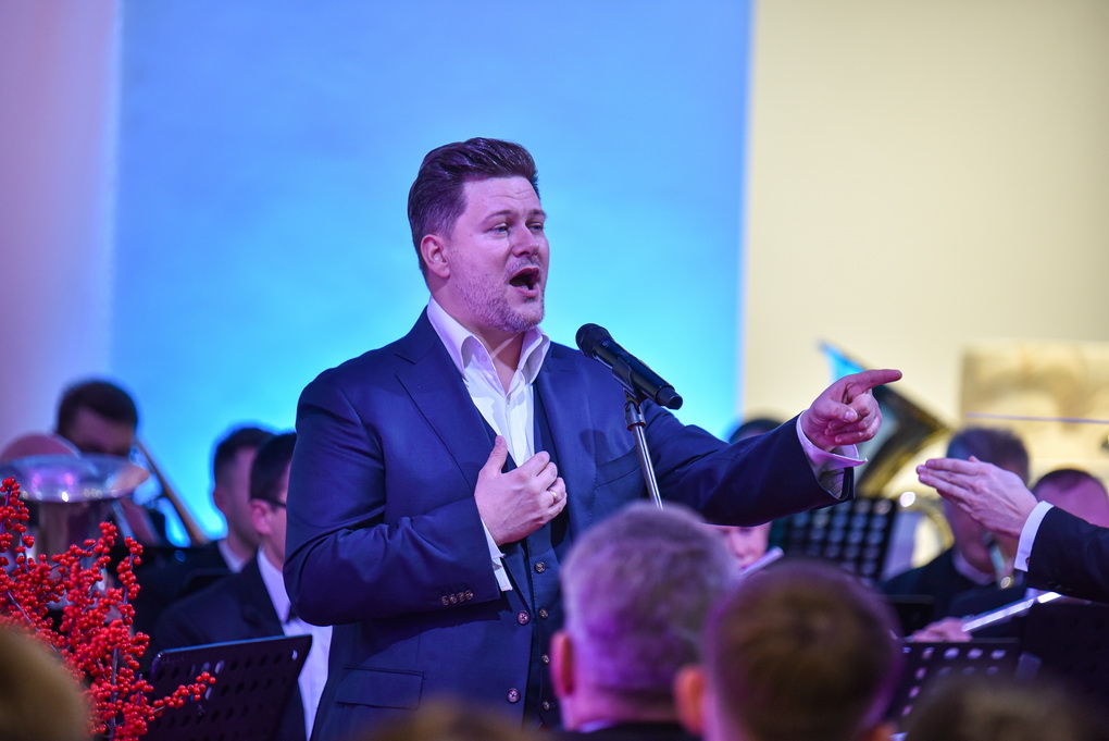 Iškilmingoje Metų panevėžiečių apdovanojimo ceremonijoje laureatus pagerbė Merūnas Vitulskis. P. ŽIDONIO nuotr.