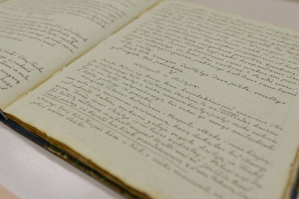 Antano Baranausko, deja, nebaigtos versti Biblijos rankraščiai yra įrašyti į UNESCO programos „Pasaulio atmintis“ Lietuvos nacionalinį registrą. P. ŽIDONIO nuotr.