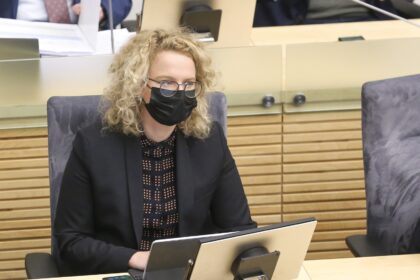 Metus ekonomikos ir inovacijų ministrės pareigas einanti Aušrinė Armonaitė pavasarį įgyvendintą galimybių paso idėją laiko vienu svarbiausių ministerijos pasiekimų. Pasak jos, tai tapo įrankiu, kurio pagrindu dabar statoma visa pandemijos valdymo strategija.