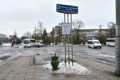 Į mokyklas pedagogų neprisikviečiančios savivaldybės juos viena iš kitos bando vilioti kompensacijomis už kelionę į darbą.