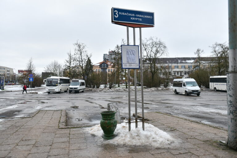 Į mokyklas pedagogų neprisikviečiančios savivaldybės juos viena iš kitos bando vilioti kompensacijomis už kelionę į darbą.