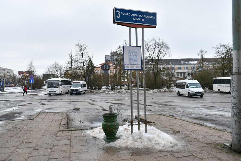 Į mokyklas pedagogų neprisikviečiančios savivaldybės juos viena iš kitos bando vilioti kompensacijomis už kelionę į darbą.