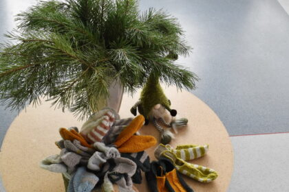 Laukdamos Kalėdų, Panevėžio pataisos namų nuteistosios jų pačių sukurtais šventiniais rankdarbiais išdabino miesto ligoninę, biblioteką, globos įstaigas.