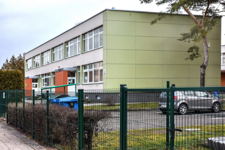 Kasdien vis naujus susirgimų rekordus mušanti statistika Panevėžyje jau koreguoja ne tik švietimo įstaigų, bet ir medikų darbą.