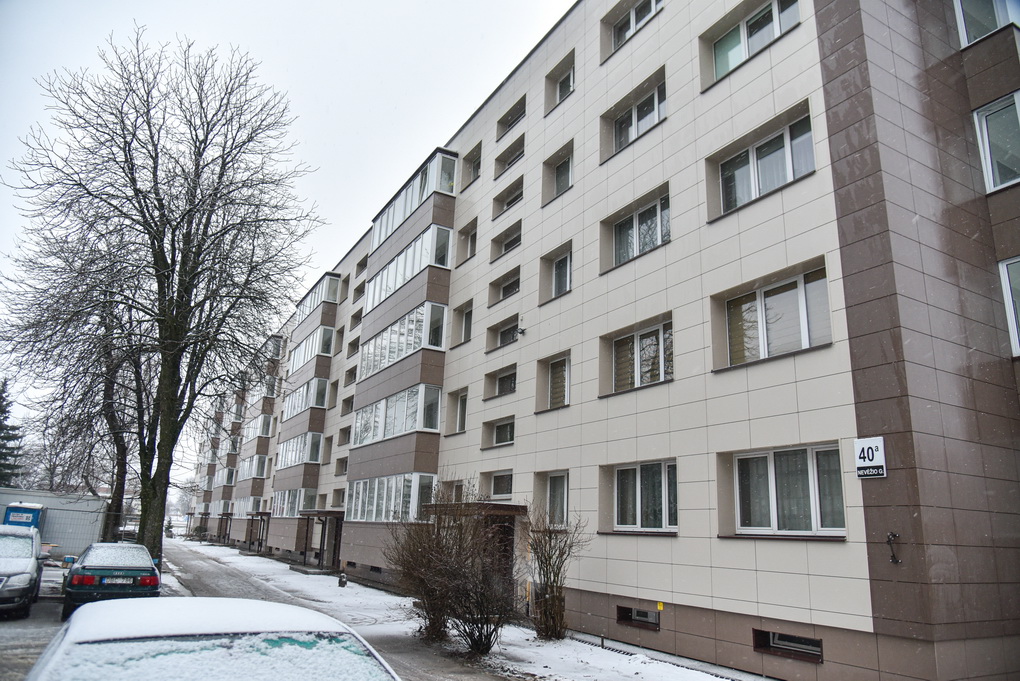Kai kurie Nevėžio gatvės 40 A namo gyventojai gyvena be karšto vandens ir piktinasi neprisišaukiantys Panevėžio butų ūkio pagalbos. P. ŽIDONIO nuotr.
