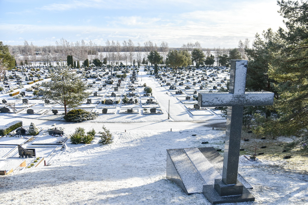 Šilaičių kapinėse išplėstas ne tik kolumbariumas. Plečiamos ir prie Šilaičių kapinių prisiglaudusios Pašilių kapinės. P. ŽIDONIO nuotr.