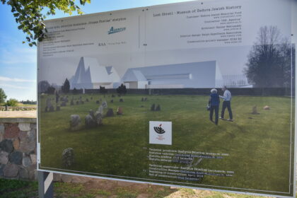 Vos už keturiasdešimties kilometrų nuo Panevėžio esančioje Šeduvoje kyla lietuviškai architektūrai nebūdingi pastatai – savotiškas miestas mieste.