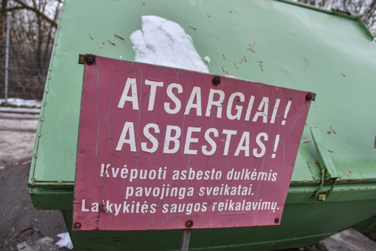 Keičiant namo stogą pastangos atsikratyti sveikatai pavojingais šiferio lakštais ne vienam panevėžiečiui dar ne taip seniai kainuodavo ir nervų, ir pinigų.