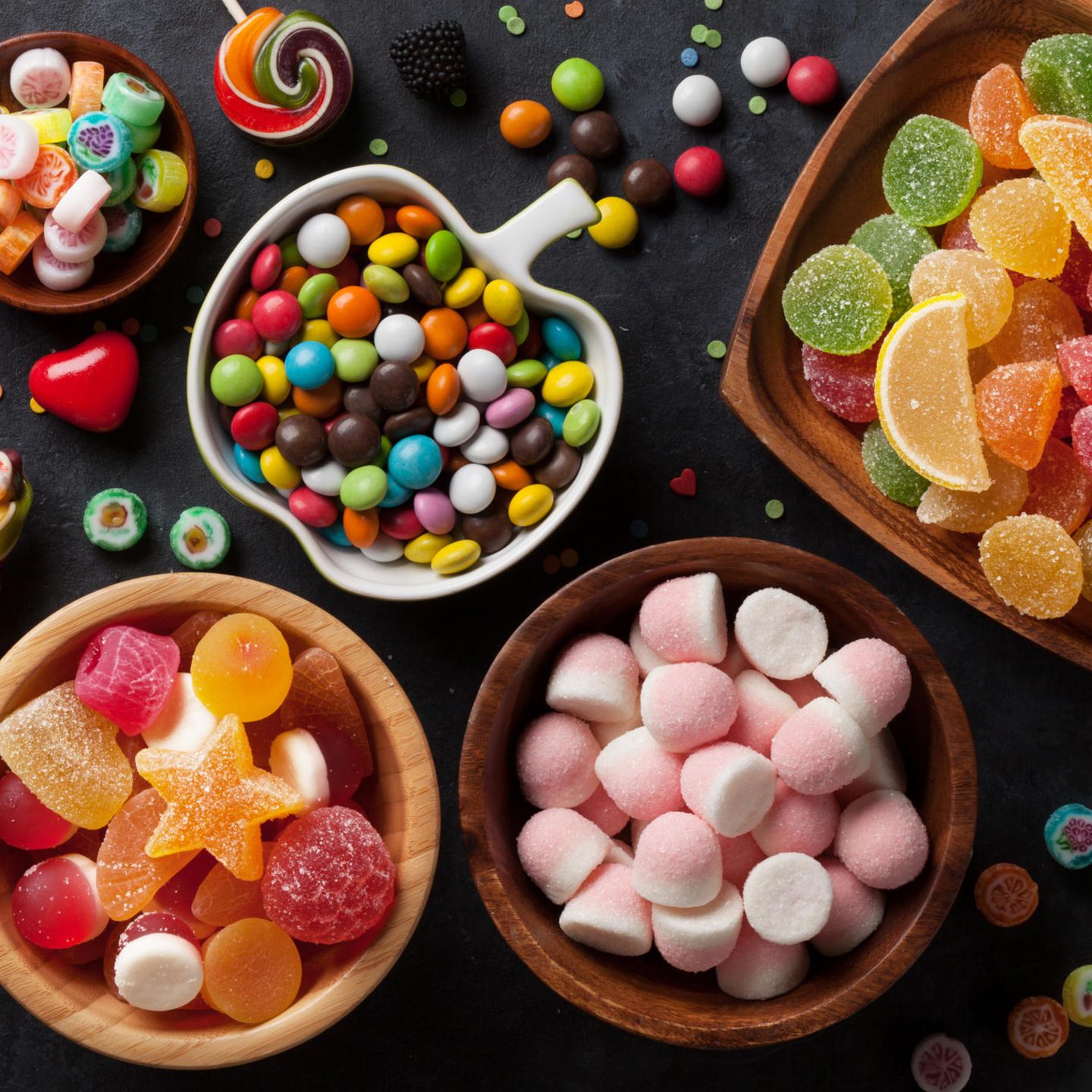 Europos Sąjungos valstybėse nuo šių metų vasario 7 dienos oficialiai įsigalioja draudimas maisto gamyboje naudoti maisto dažiklį titano dioksidą, žymimą numeriu E171.