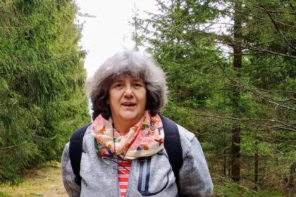 Panevėžietė, tautodailininkė, o dabar ir rašytoja Roberta Grumadienė, prasidėjus karui Ukrainoje, sėdo į automobilį ir viena pasileido į Lenkiją, kur jos pagalbos labai laukė draugai iš puolamos šalies. Ilga kelionė nepraėjo be netikėtumų.