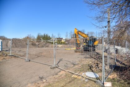 Panevėžio pietinėje dalyje, V. Alanto gatvės gale iškilę žemių kalnai ir sunkiasvorė technika ne vienam panevėžiečiui sukėlė susidomėjimą. Mat šioje vietoje nuo seno numatyta ją pratęsti sujungiant su Savitiškio gatve.