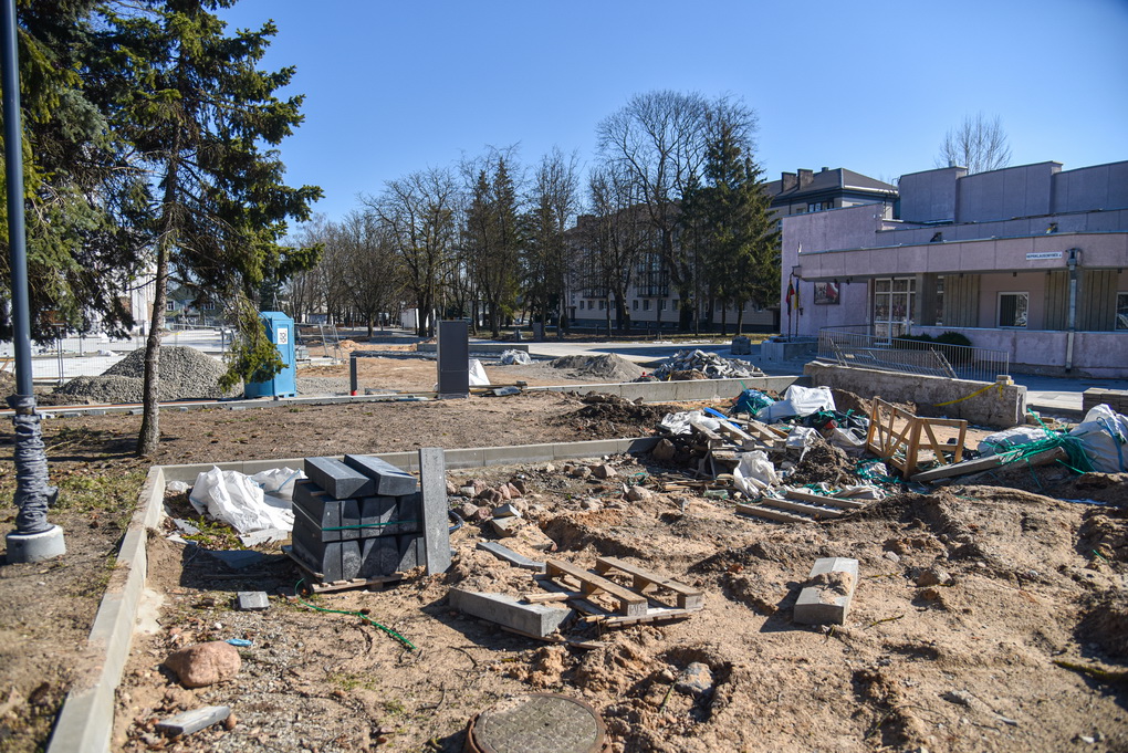 Turi būti itin akylas, kad eidamas į Švč. Trejybės bažnyčią neparpultum, nesusitrenktum, nesusilaužytum rankos ar kojos. P. ŽIDONIO nuotr.