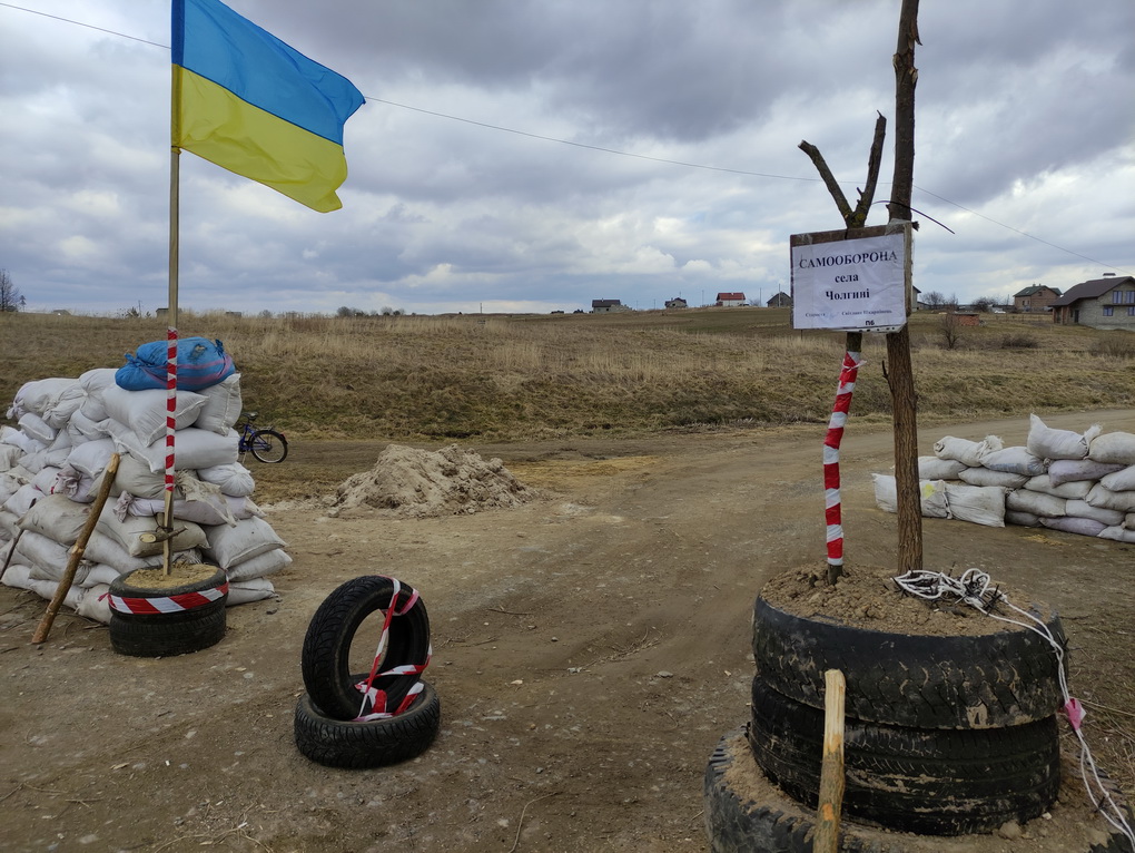 Važiuojant nuo Peremyšlio miesto iki Lvovo, barikadas tenka matyti kas keletą kilometrų.