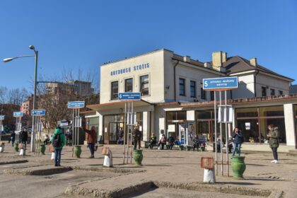 Vis sunkiau randant dirbti provincijoje sutinkančių pedagogų, Panevėžio rajono savivaldybė rengiasi jiems dukart padidinti kelionės į darbą kompensaciją.