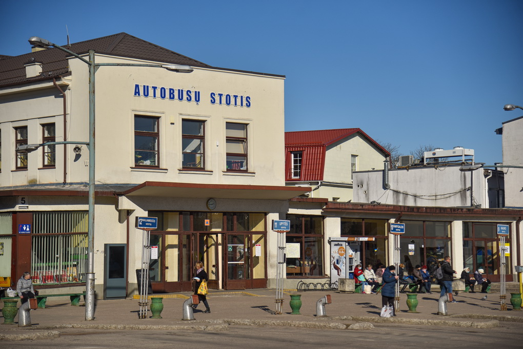 Panevėžio rajonas jau keletą metų iš dalies atlygina kelionės į darbą išlaidas gydytojams, slaugytojams, kultūros ir meno, socialiniams ir pedagoginiams darbuotojams. Tačiau kompensaciją planuojama didinti tik pastariesiems. P. ŽIDONIO nuotr.