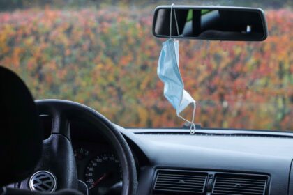 Ministrė pirmininkė Ingrida Šimonytė teigia, kad pandemijos valdymo klausimams Vyriausybės suburta ekspertų taryba iš esmės pritaria idėjai atsisakyti privalomo medicininių kaukių dėvėjimo.