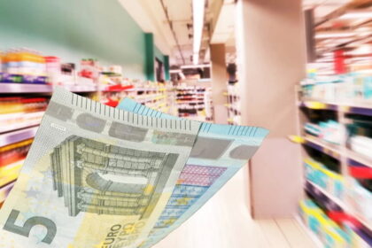 Kainų kilimą ekonomikos ekspertai sieja ir su išaugusiu pirkimu bei atkreipia dėmesį, kad žvelgiant į prekybos tinklų metinius grynuosius pelnus matyti, kad rezervo leisti kainas jie tikrai turi, bet kol kas nemato reikalo. ARCHYVO nuotr.