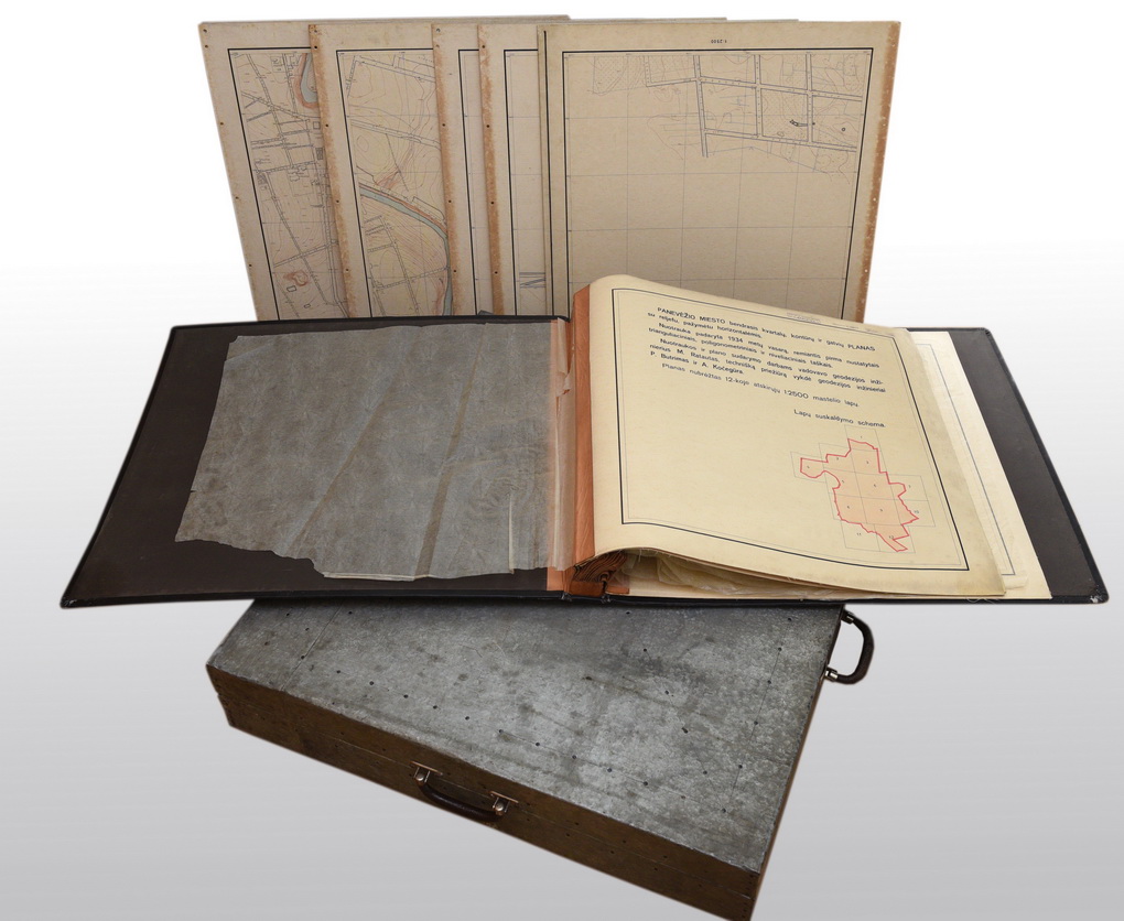 Dar 1934-aisiais gamintą pirmąjį Panevėžio kartografinį žemėlapį stebuklingu būdu sovietmečiu pavyko išsaugoti nuo sunaikinimo. G. KARTANO nuotr.