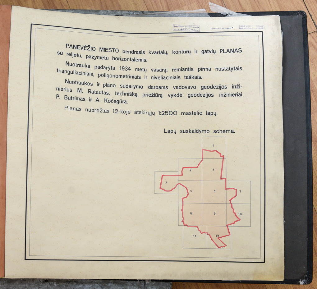 Į Panevėžio kraštotyros muziejų iškeliavo ne tik seniausias kartografinis miesto žemėlapis, kurį sudaro dvylika atskirų didžiulių lapų bei trys informaciniai lakštai, bet ir metalu kaustyta nedeganti dėžė-lagaminas, kurioje jie buvo saugoti. G. KARTANO nuotr.