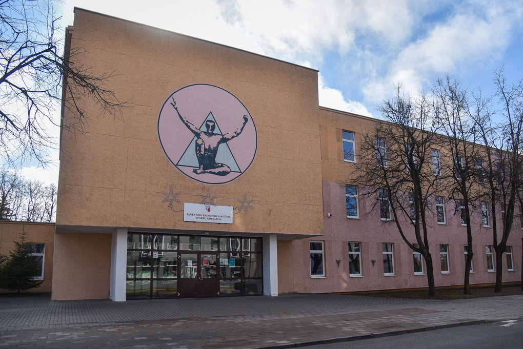 Tuščia ir R. Sargūno sporto gimnazijos direktoriaus kėdė. P. ŽIDONIO nuotr.