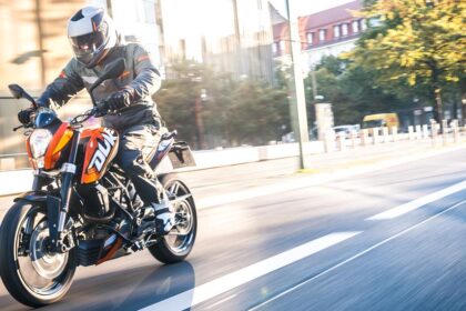 Seimas priėmė Administracinių nusižengimų kodekso pakeitimus, kuriais suvienodino atsakomybę už greičio viršijimą tiek motociklininkams, tiek lengvųjų automobilių vairuotojams.