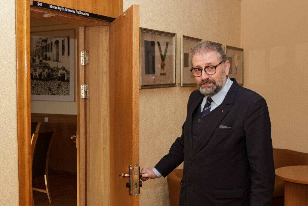Ironiškai vadinta krapų byla, kurioje Panevėžio meras Rytis Račkauskas kaltintas prekyba poveikiu ir piktnaudžiavimu, subliūško.