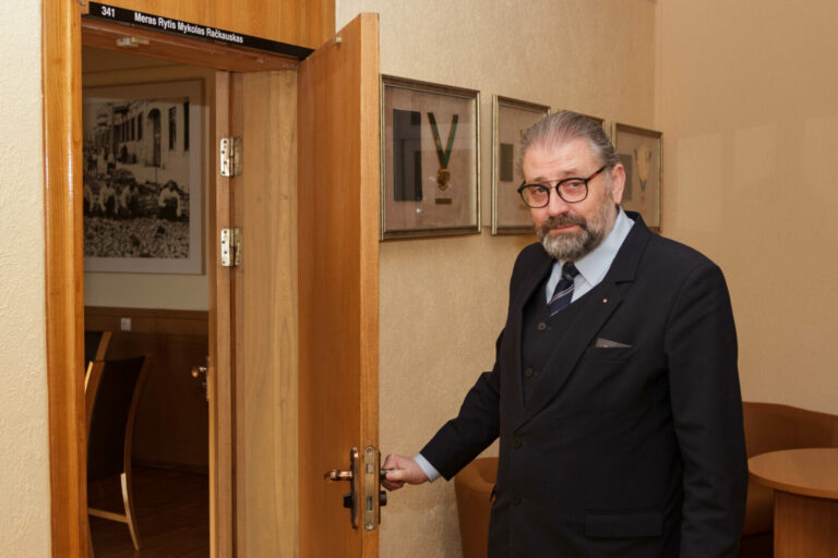 Ironiškai vadinta krapų byla, kurioje Panevėžio meras Rytis Račkauskas kaltintas prekyba poveikiu ir piktnaudžiavimu, subliūško.