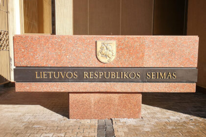 Seimo Ekonomikos komiteto pirmininkas Kazys  Starkevičius siūlo keisti sodininkų bendrijų narių informavimo tvarką apie šaukiamą visuotinį susirinkimą.