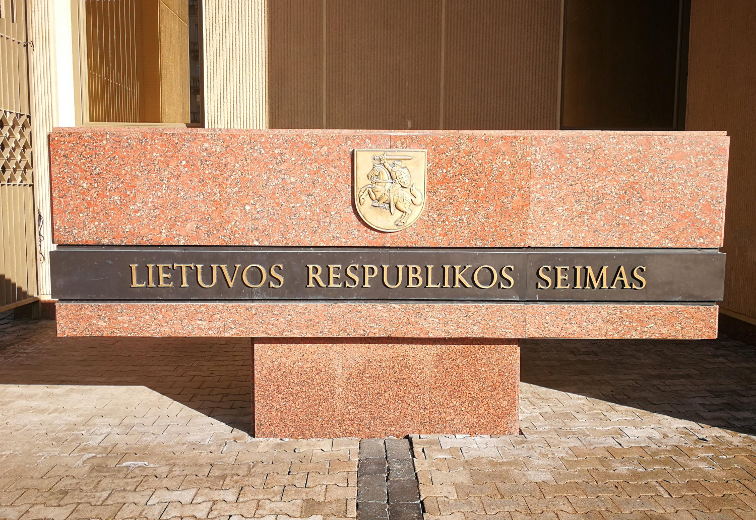 Seimo Ekonomikos komiteto pirmininkas Kazys Starkevičius siūlo keisti sodininkų bendrijų narių informavimo tvarką apie šaukiamą visuotinį susirinkimą.