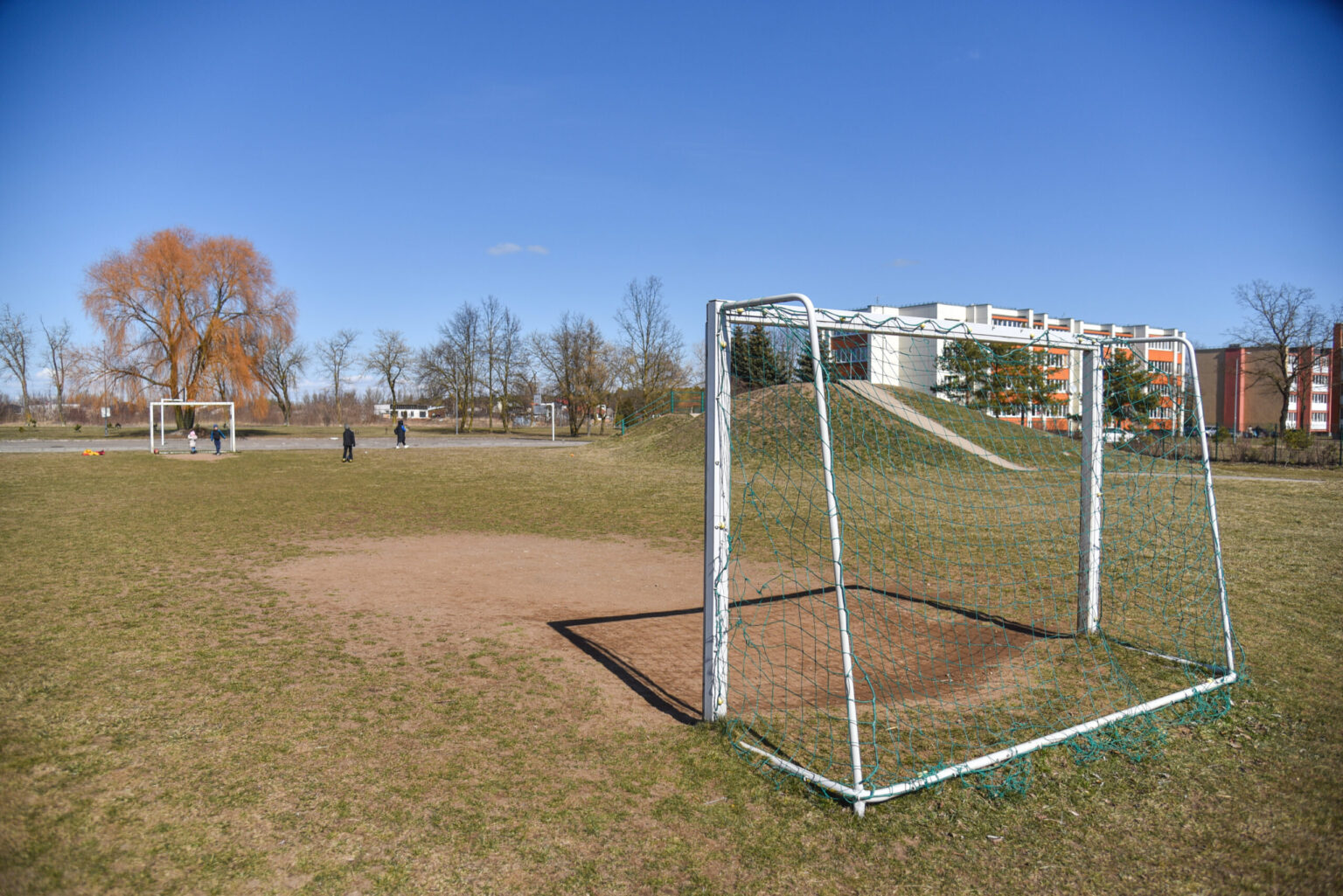 Panevėžio rajono savivaldybė ieško daug aistrų sukėlusio modernaus sporto aikštyno Dembavoje statytojų.